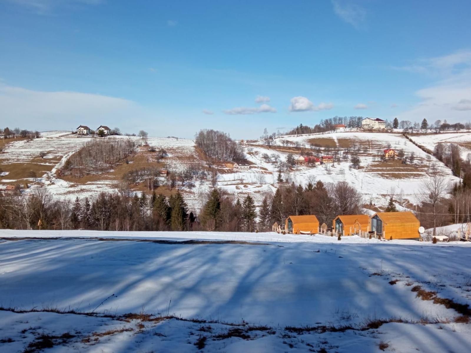 My Little Village Poiana Mărului 外观 照片